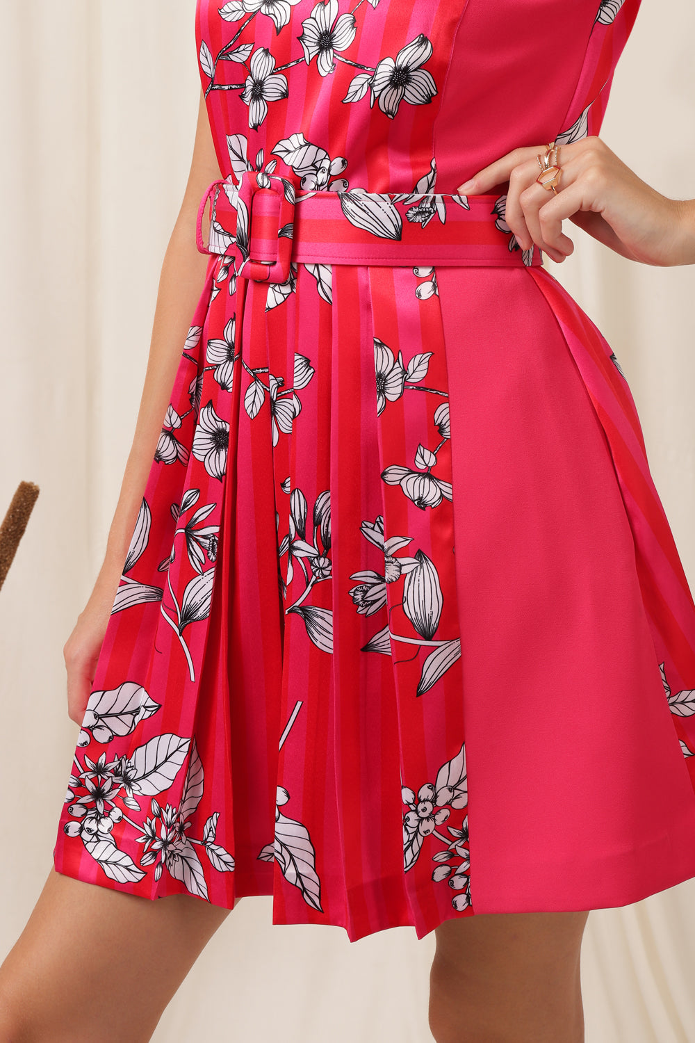 THE KIKI DRESS  WITH PRINTED BELT