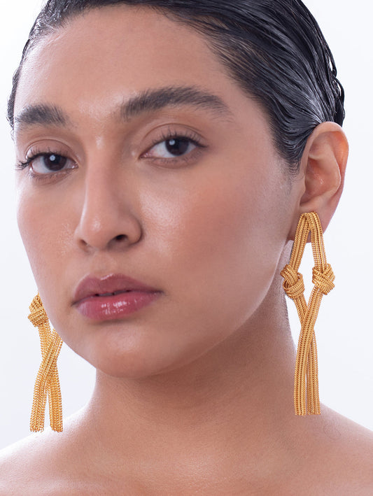 Double-Knotted Golden Mesh Short Earrings