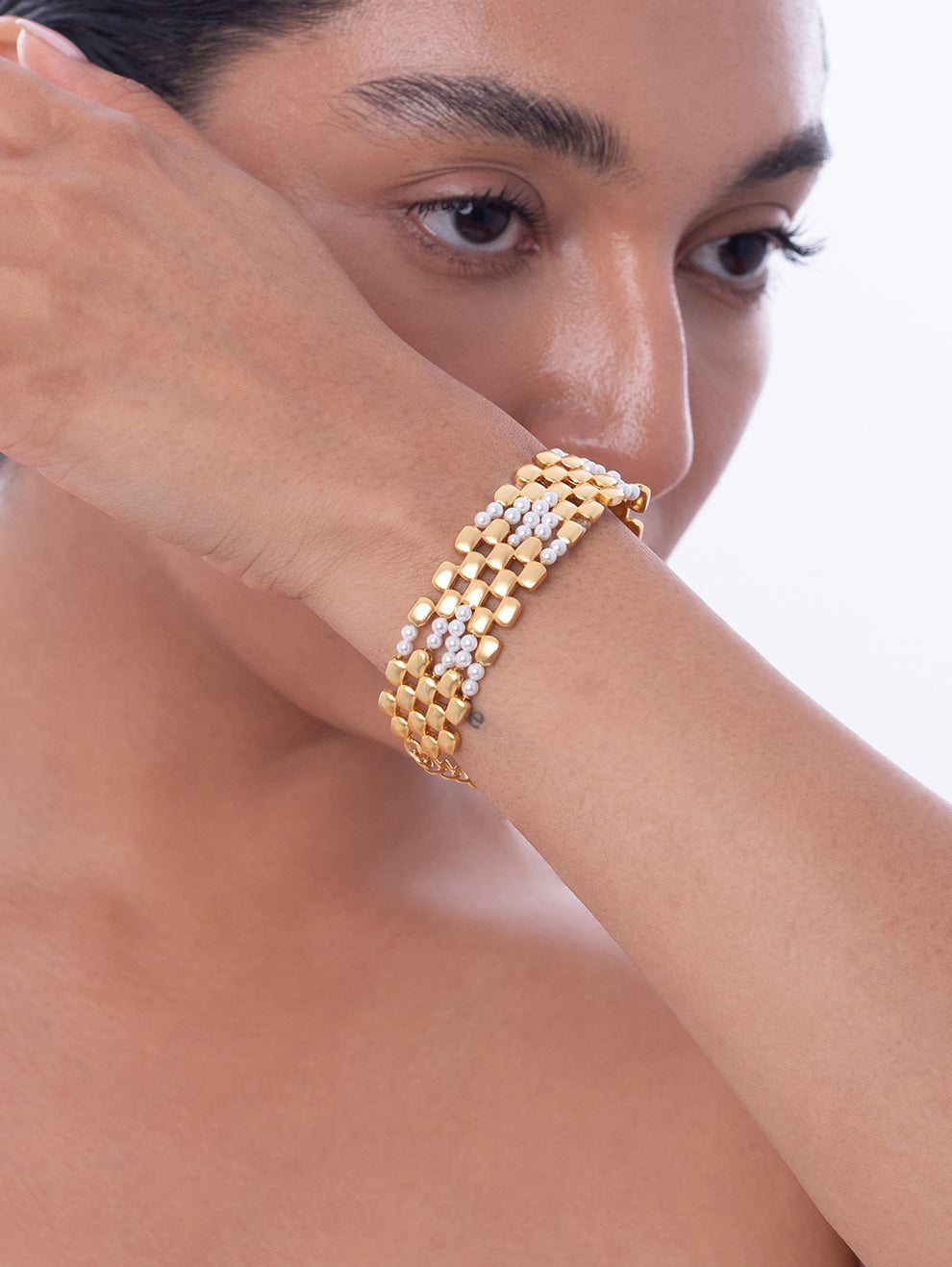 Pearly Golden Cutout Bracelet